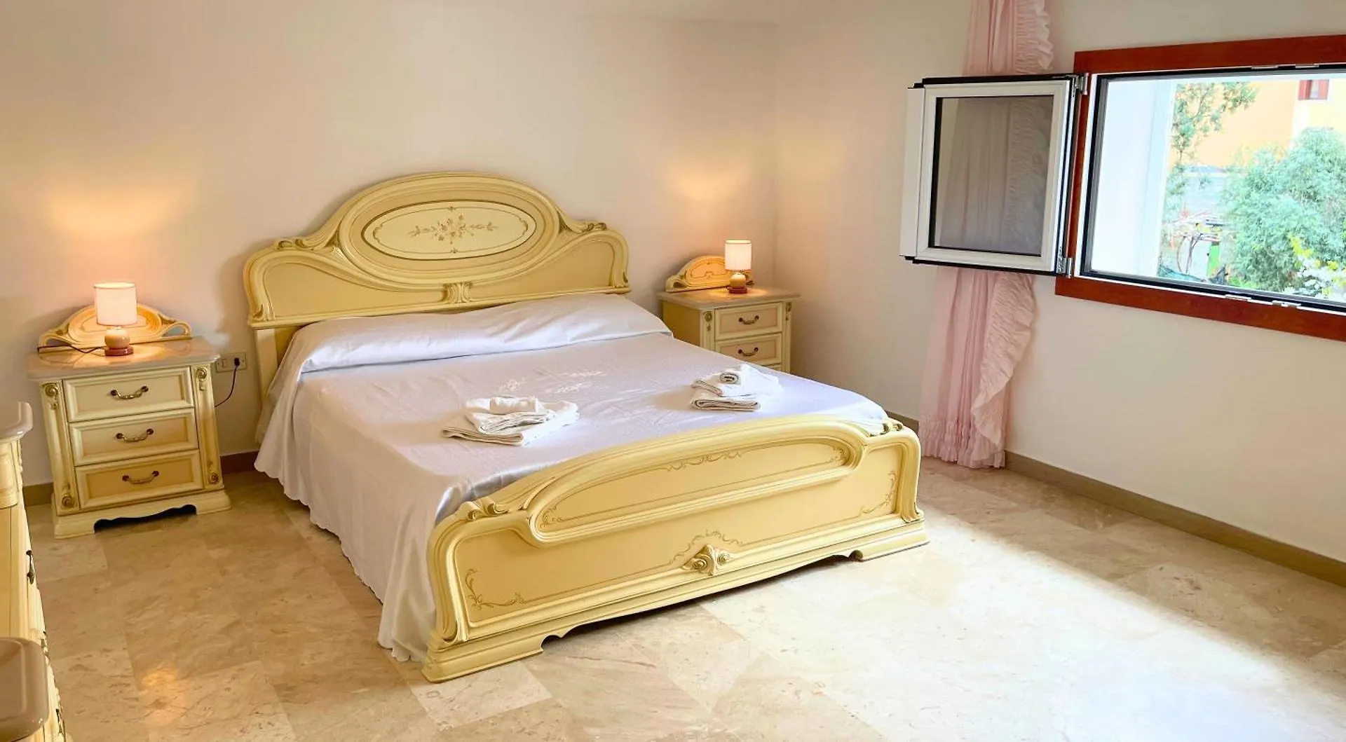 Domo De Aurora - Comfort Rooms Olbia 0*,  İtalya